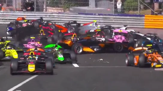 El caos en la salida de la F2 en Mónaco El caos en la salida de la F2 en Mónaco