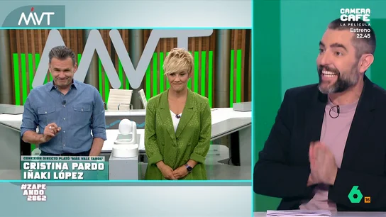 El 'dardo' de Dani Mateo a Iñaki López: "Un momentito, que nos está criticando él por viejunos" Como cada día, Dani Mateo mantiene una divertida conexión con Iñaki López y Cristina Pardo, hoy protagonizada por las "viejunas referencias musicales" de Zapeando, a lo que Dani y Quique Peinado responden a Iñaki.