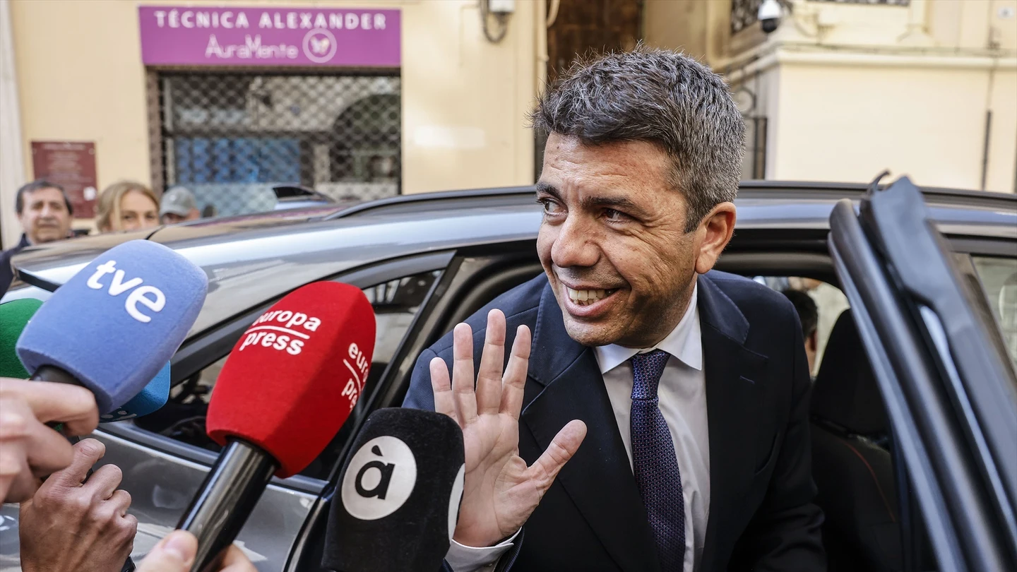 El presidente de la Generalitat Valenciana, Carlos Mazón, atiende a los medios de comunicación El presidente de la Generalitat Valenciana, Carlos Mazón, atiende a los medios de comunicación