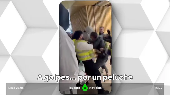 a golpes por un peluche a golpes por un peluche