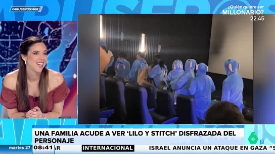 Una familia de 8 personas aparece en el cine disfrazada de Lilo & Stitch para el estreno de la película Una familia de 8 personas aparece en el cine disfrazada de Lilo & Stitch para el estreno de la película