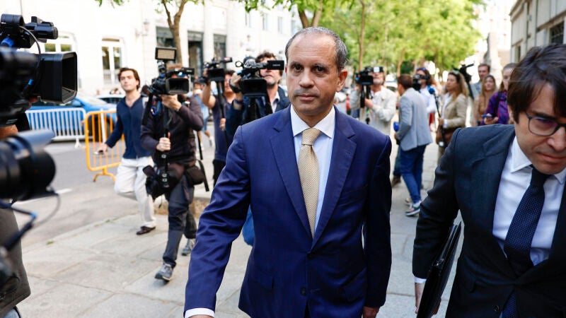 Carlos Neira, abogado de Alberto González Amador, sale del Tribunal Supremo tras declarar como testigo