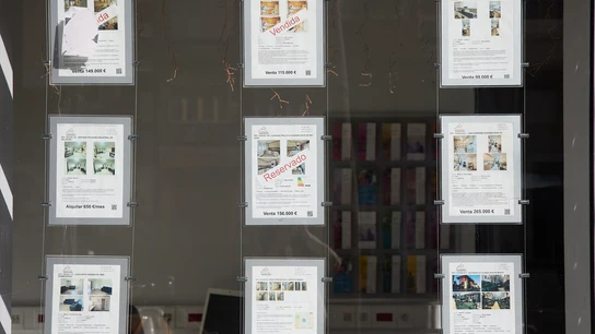 Anuncios de pisos en venta en una inmobiliaria en Madrid Anuncios de pisos en venta en una inmobiliaria en Madrid