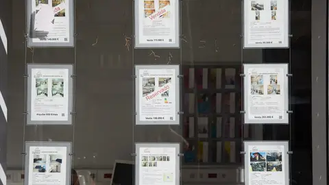 Anuncios de pisos en venta en una inmobiliaria en Madrid Anuncios de pisos en venta en una inmobiliaria en Madrid
