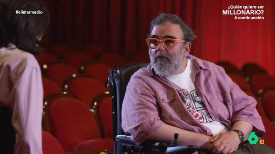 Bob Pop comparte cómo vivió su diagnóstico de esclerosis múltiple: "Me fui acostumbrando a perder el control" El escritor cuenta que cuando recibió el diagnóstico sintió miedo pero, después, pasó años sin tener síntomas. Cuando llego la fase degenerativa, comenzó a ver cómo dejaba de controlar su cuerpo.
