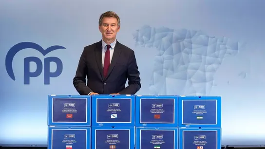 El líder del Partido Popular, Alberto Núñez Feijóo, este martes en la sede del partido de la calle Génova. El líder del Partido Popular, Alberto Núñez Feijóo, este martes en la sede del partido de la calle Génova.