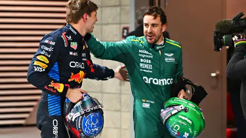 Max Vertappen y Fernando Alonso se abrazan en el GP de Las Vegas de la temporada pasada Max Vertappen y Fernando Alonso se abrazan en el GP de Las Vegas de la temporada pasada