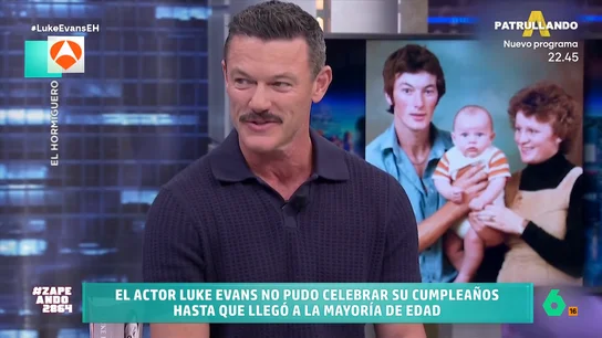 Luke Evans desvela en El Hormiguero cuándo celebró por primera vez su cumpleaños: "Ahora son a lo grande, magníficos" El actor creció en una familia de Testigos de Jehová, algo que cuenta en su autobiografía 'El chico de los valles de Gales. Mi viaje inesperado'.