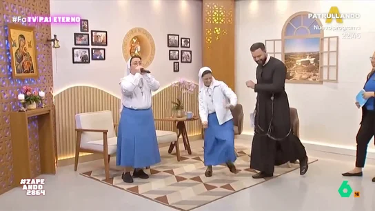Nacho García, sobre las monjas que difunden el mensaje de Dios con beat box: "Están para hacer una colabo con Bizarrap" Una pareja de monjas deslumbra en el directo de un programa de televisión haciendo una exhibición de beat box que incluso pone a bailar a un sacerdote. "Qué ganas de quedar con ellas en un parking", reacciona Nacho García.
