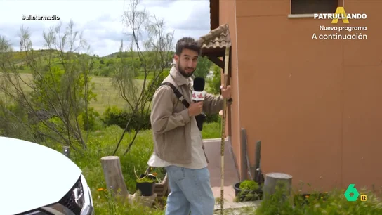 "Hay una puerta abierta y me he metido": Isma Juárez se cuela en una casa de la ecoaldea de Valdepiélagos "Hay una puerta abierta y me he metido": Isma Juárez se cuela en una casa de la ecoaldea de Valdepiélagos