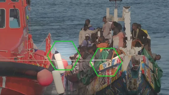 "Si se mueren a medio metro del muelle, algo no estamos haciendo bien": la denuncia del presidente de El Hierro tras el vuelco del cayuco "Si se mueren a medio metro del muelle, algo no estamos haciendo bien": la denuncia del presidente de El Hierro tras el vuelco del cayuco