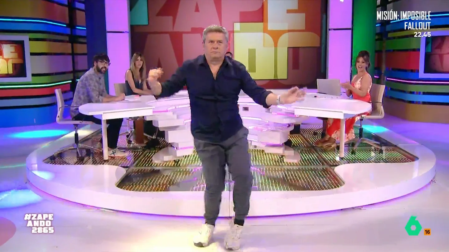 Miki Nadal regresa a Zapeando y baila 'Espresso Macchiato': "¿Esta le ganó a Melody o no?" Carmen 'la Marchosa' no es la única que ha versionado el baile de Tommy Cash para su canción 'Espresso Macchiato'. También se ha atrevido Miki Nadal, que en este vídeo lo da todo.