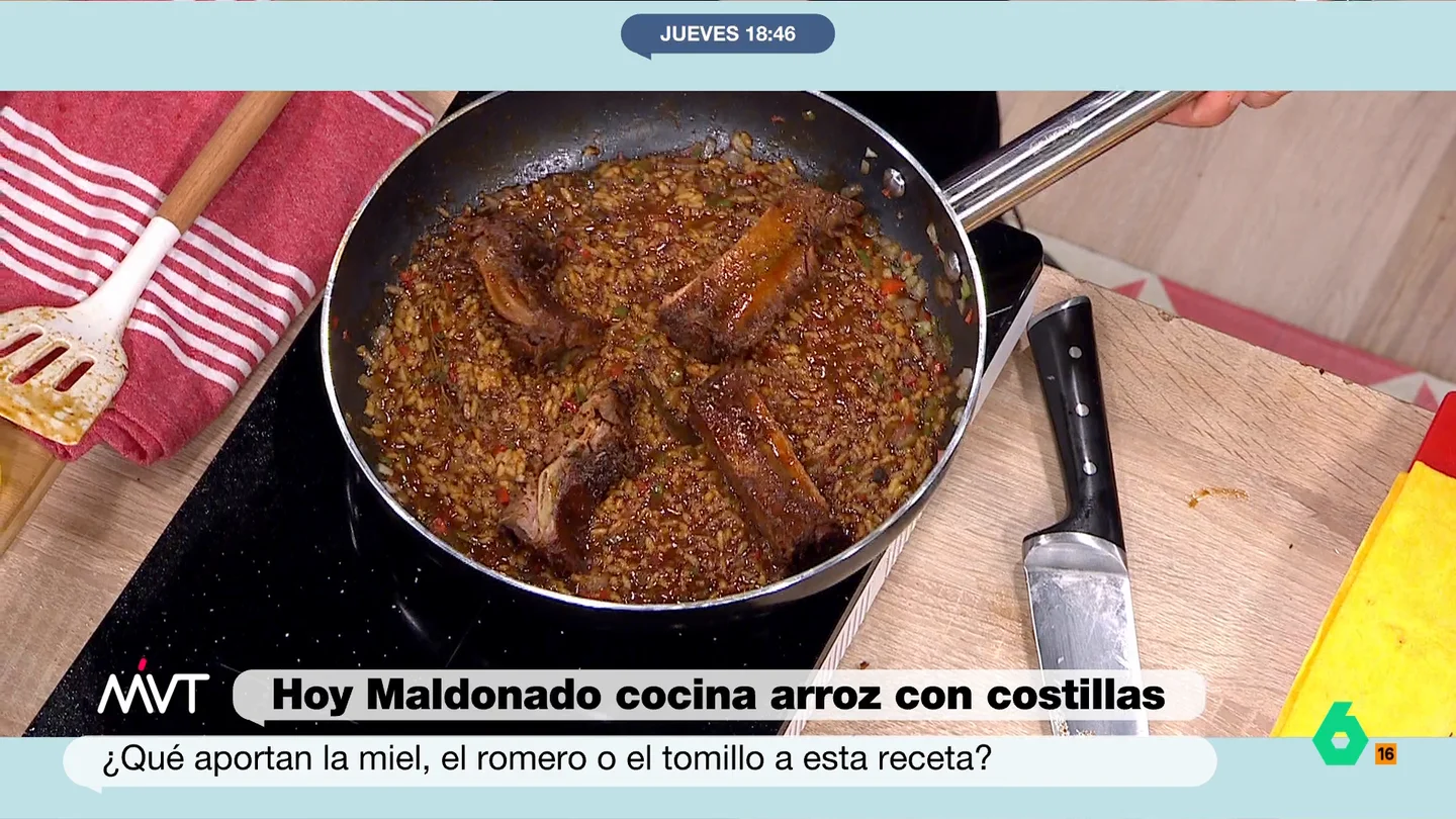 Cómo hacer un arroz con costillas exprés, paso a paso, con la gracia de Carlos Maldonado Si alguien dice 'arroz con costillas' lo primero es pensar en una elaboración larguísima, ¿verdad? Con Carlos Maldonado, esta receta se convierte en exprés. ¡Cocina con MVT!