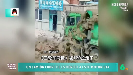 El "día de mierda" de un motorista que acaba bañado en estiércol: "¿Ves como hay que llevar el casco puesto? El "día de mierda" de un motorista que acaba bañado en estiércol: "¿Ves como hay que llevar el casco puesto?