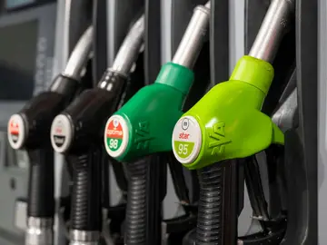 Dispensador de combustible en una antigua gasolinera Cepsa (actualmente Moeve) Dispensador de combustible en una antigua gasolinera Cepsa (actualmente Moeve)