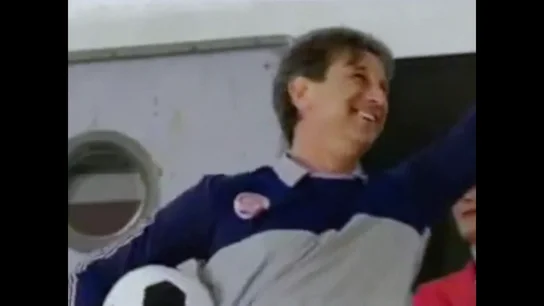 "La única persona del mundo que vive de que le han metido 12 goles": el anuncio de cerveza española que protagonizó Bonello años después del 12-1 "La única persona del mundo que vive de que le han metido 12 goles": el anuncio de cerveza española que protagonizó Bonello años después del 12-1