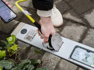 Adoquines con enchufe para cargar tu vehículo eléctrico Adoquines con enchufe para cargar tu vehículo eléctrico