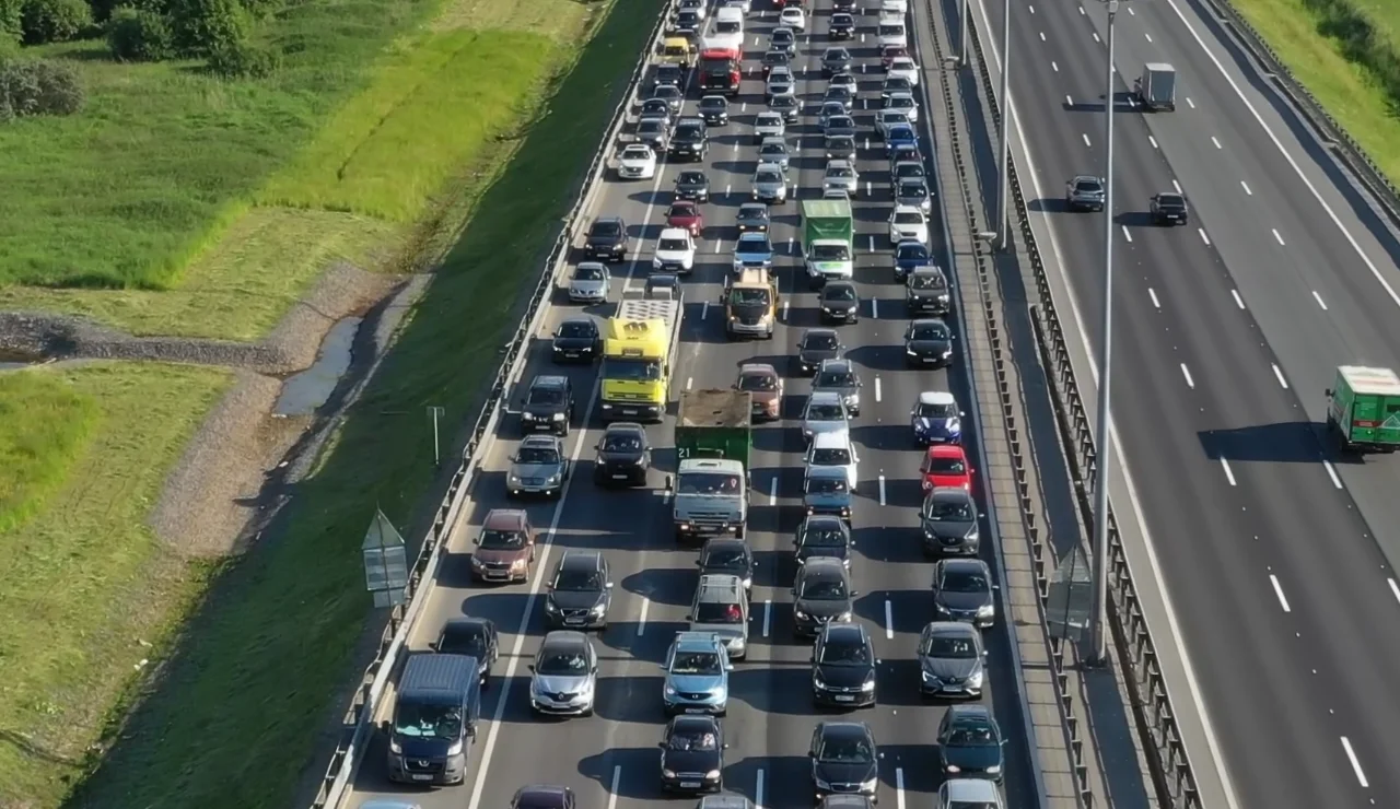 Solo un coche por domicilio: la medida que quiere fijarse en Ibiza y Mallorca para aliviar el tráfico