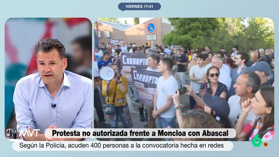Iñaki López ironiza sobre la protesta ilegal en Moncloa: "No me extraña que haya mucho neonazi, hay gente aria a punta pala" Unas 300 se manifestaron en las inmediaciones del Palacio de la Moncloa en contra de Pedro Sánchez. En esta concentración no autorizada, además de gritar consignas contra el presidente o la policía, se enarbolaron banderas con simbología ultra.