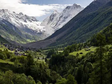 El valle del río Lonza, en los Alpes suizos El valle del río Lonza, en los Alpes suizos