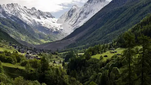 El valle del río Lonza, en los Alpes suizos El valle del río Lonza, en los Alpes suizos
