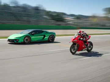 Lamborghini vs Ducati Lamborghini vs Ducati