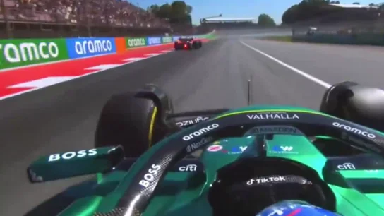 Fernando Alonso siendo impedido por Lewis Hamilton en España Fernando Alonso siendo impedido por Lewis Hamilton en España