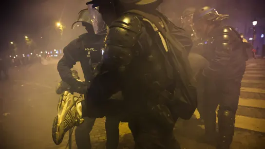 La Policía arresta a una persona en los Campos Elíseos La Policía arresta a una persona en los Campos Elíseos