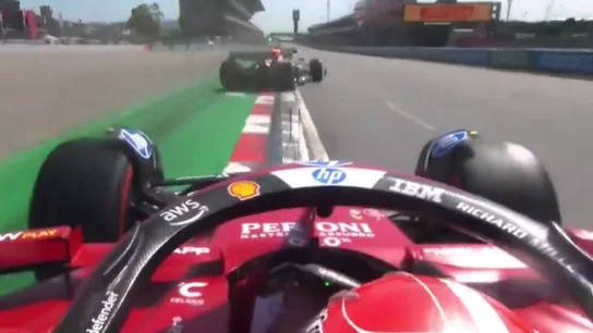 Max Verstappen perdiendo el control de su Red Bull en España Max Verstappen perdiendo el control de su Red Bull en España