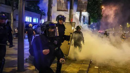 La Policía interviene en las celebraciones por la Champions del PSG La Policía interviene en las celebraciones por la Champions del PSG
