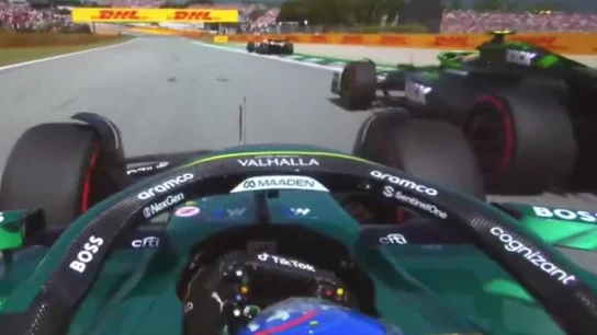 El adelantamiento de Fernando Alonso a Bortoleto El adelantamiento de Fernando Alonso a Bortoleto