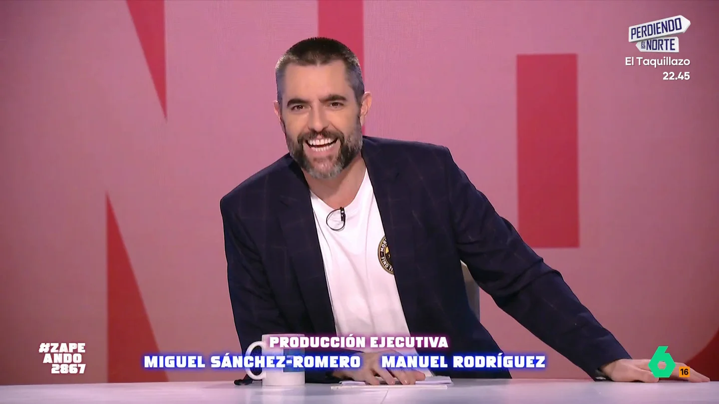 Dani Mateo celebra su cumpleaños en Zapeando: "Entre mi edad mental y la física ando por los treinta y pico" Dani Mateo celebra su cumpleaños en Zapeando: "Entre mi edad mental y la física ando por los treinta y pico"