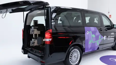 Un vehículo de la empresa Cabify que está habilitado para llevar a usuarios en silla de ruedas Un vehículo de la empresa Cabify que está habilitado para llevar a usuarios en silla de ruedas