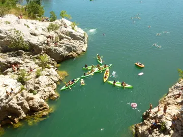 Playa fluvial de Pont du Diable Playa fluvial de Pont du Diable