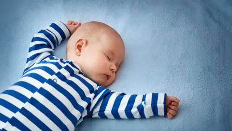 Bebé durmiendo Bebé durmiendo