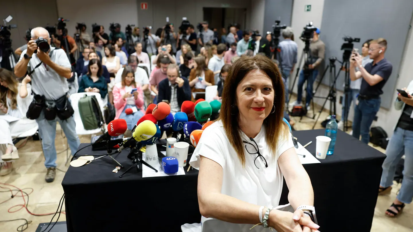 La exmilitante socialista, Leire Díez, durante su comparecencia este miércoles ante los medios después de solicitar su baja en el PSOE. La exmilitante socialista, Leire Díez, durante su comparecencia este miércoles ante los medios después de solicitar su baja en el PSOE.