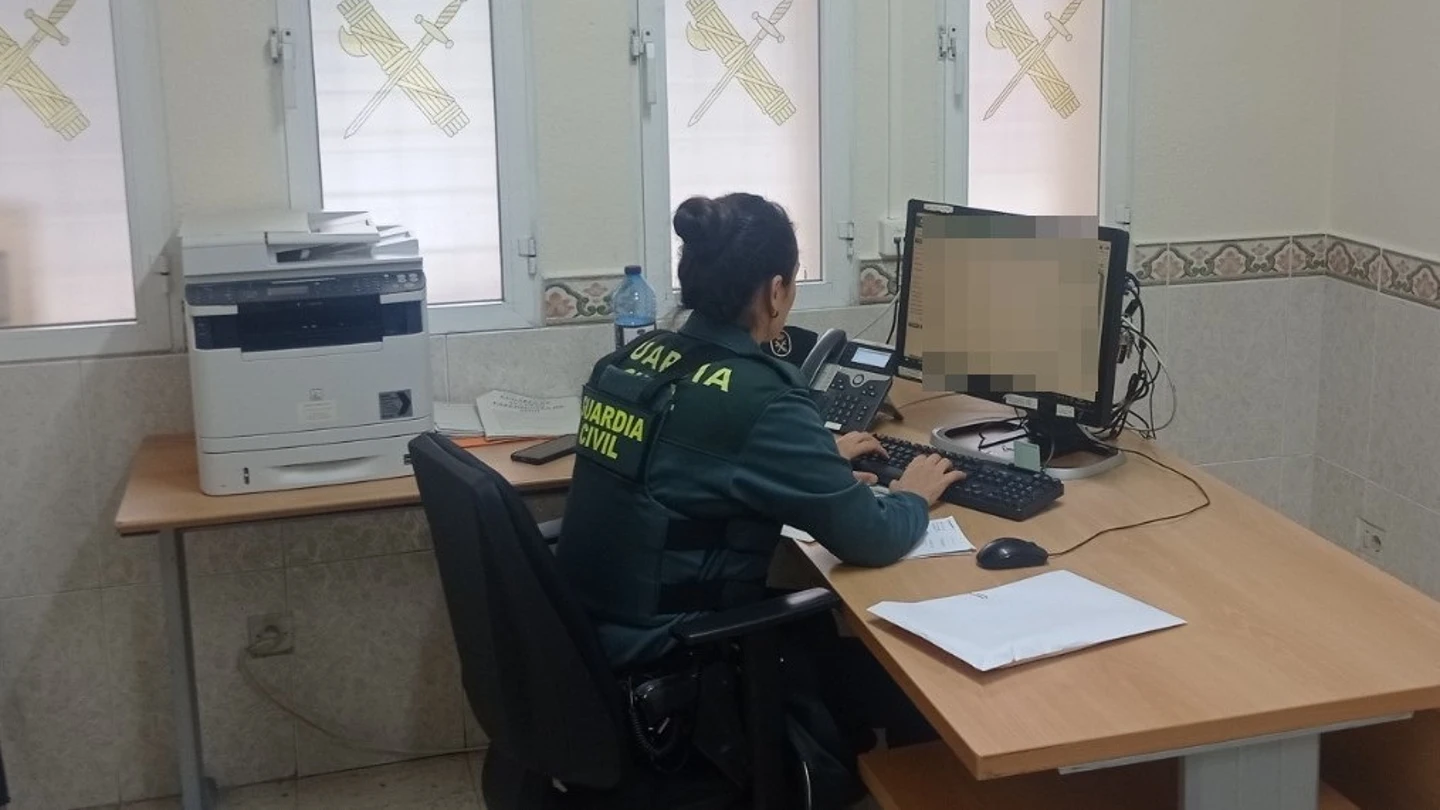 Agente de la Guardia Civil en tareas de investigación Agente de la Guardia Civil en tareas de investigación