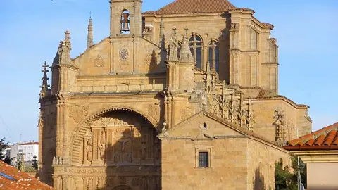 Fachada occidental del Convento de San Esteban (Salamanca) Fachada occidental del Convento de San Esteban (Salamanca)