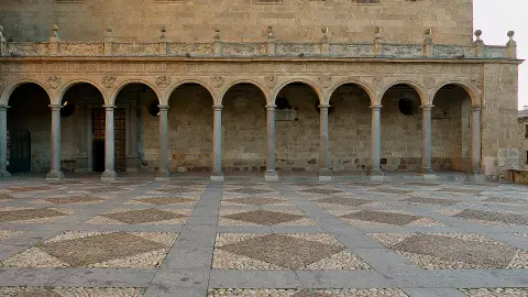 Pórtico del Convento de San Esteban (Salamanca) Pórtico del Convento de San Esteban (Salamanca)