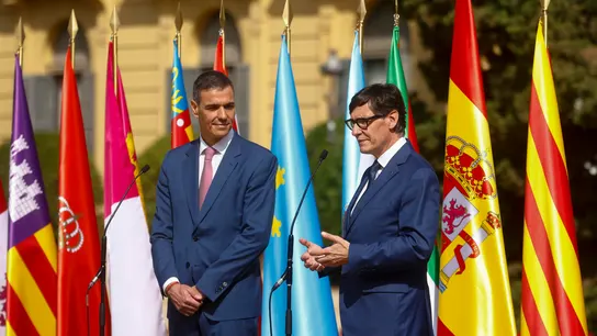 El presidente del Gobierno, Pedro Sánchez, y el president de la Generalitat de Catalunya, Salvador Illa, durante la declaración institucional previa a la XXVIII Conferencia de Presidentes. El presidente del Gobierno, Pedro Sánchez, y el president de la Generalitat de Catalunya, Salvador Illa, durante la declaración institucional previa a la XXVIII Conferencia de Presidentes.
