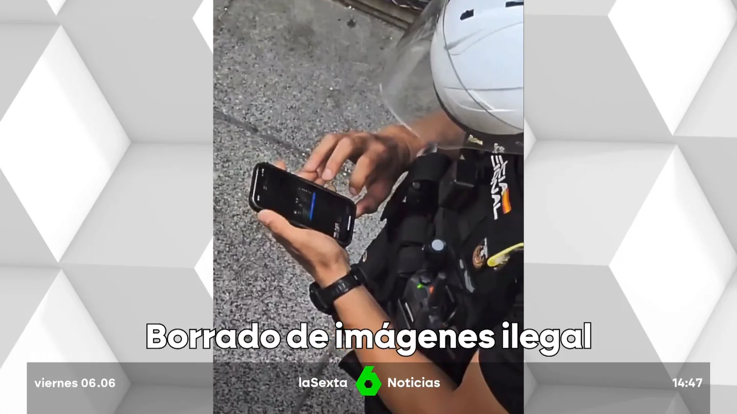 Policías inmovilizan a un joven para que borre las imágenes de su móvil Policías inmovilizan a un joven para que borre las imágenes de su móvil