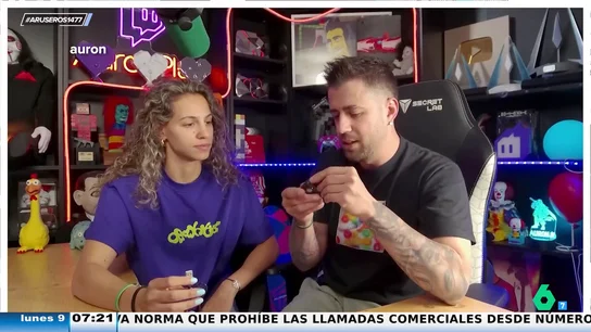 AuronPlay prueba los inventos más virales: "Esto es como reiniciar un tamagotchi, ¡menuda mierda!" AuronPlay prueba los inventos más virales: "Esto es como reiniciar un tamagotchi, ¡menuda mierda!"