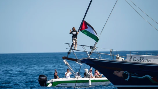 Greta Thunberg a bordo del Madleen a su paso por aguas italianas. Greta Thunberg a bordo del Madleen a su paso por aguas italianas.