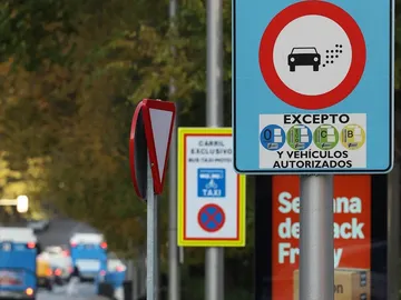 Un cartel marca la el Inicio de una Zona de Bajas Emisiones (ZBE) Un cartel marca la el Inicio de una Zona de Bajas Emisiones (ZBE)