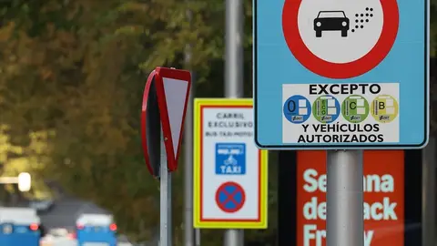 Un cartel marca la el Inicio de una Zona de Bajas Emisiones (ZBE) Un cartel marca la el Inicio de una Zona de Bajas Emisiones (ZBE)