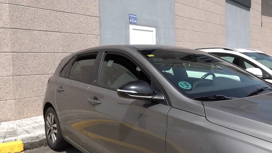 Ventanilla de coche abierta Ventanilla de coche abierta