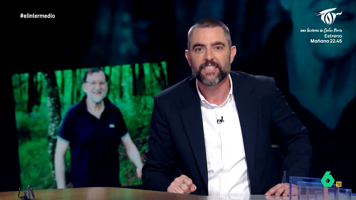 Dani Mateo, al enterarse de que Rajoy está haciendo el Camino de Santiago: "Estamos en pleno Mundial de Clubs. ¡Se lo está perdiendo!" Dani Mateo, al enterarse de que Rajoy está haciendo el Camino de Santiago: "Estamos en pleno Mundial de Clubs. ¡Se lo está perdiendo!"