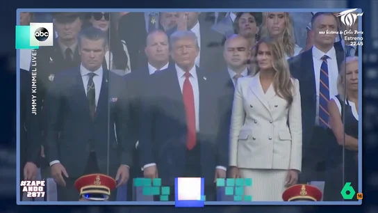 Melania le hace una cobra de dedo a Trump: "Qué frialdad, si hubiese más personas como ella se acababa la ola de calor" El presidente de Estados Unidos quiso tener un gesto de cariño con su mujer que no pasó desapercibido para las cámaras que los estaban grabando en ese momento. Pero, lo más sorprendente, fue la 'respuesta' de Melania.
