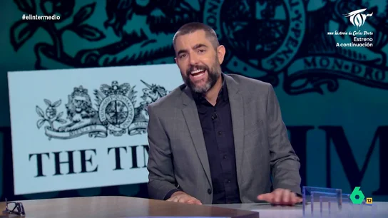 Dani Mateo explica por qué 'The Times' llama 'Don Teflón' a Sánchez: "Podríamos pensar que es porque lo van a echar al fuego" El medio británico se ha hecho eco de la polémica que se está viviendo en nuestro país con el caso de Santos Cerdán y su supuesta participación en la trama corrupta del caso Koldo.