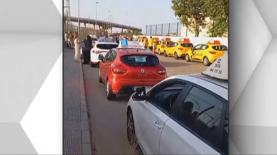 Se buscan examinadores de tráfico: las autoescuelas se revelan por los 'atascos' de alumnos que esperan a sacarse el carnet de conducir Se buscan examinadores de tráfico: las autoescuelas se revelan por los 'atascos' de alumnos que esperan a sacarse el carnet de conducir